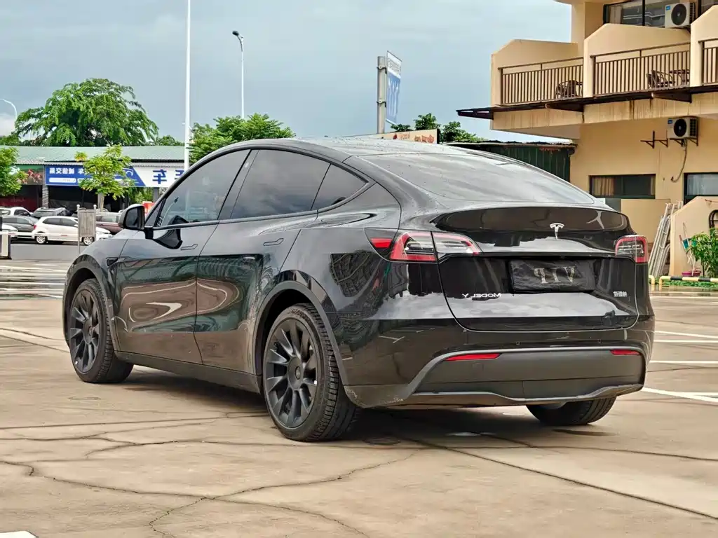 Tesla Model Y 2022 — фото 9