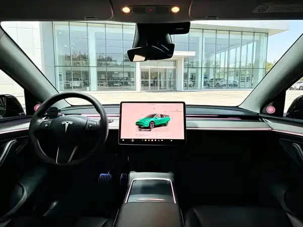 Tesla Model Y 2024