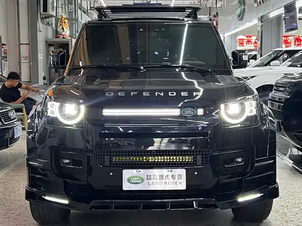 Land Rover Defender 2024