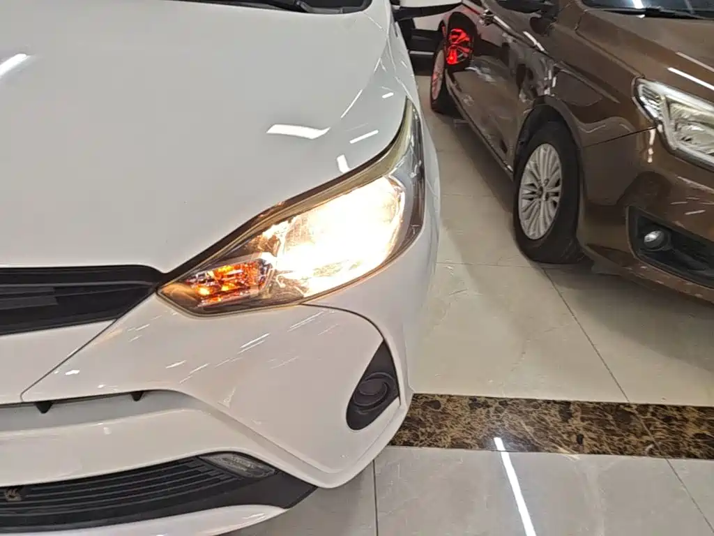 Toyota Yaris L 2019 — фото 24