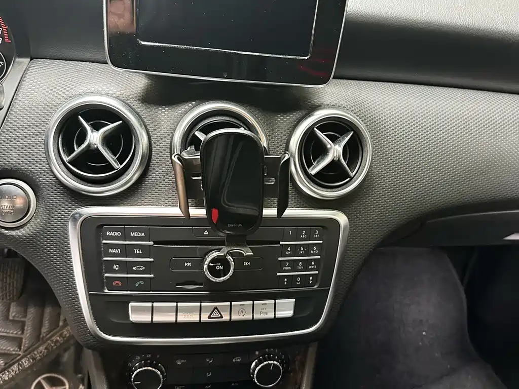 Mercedes-Benz A-Class 2016 — фото 13
