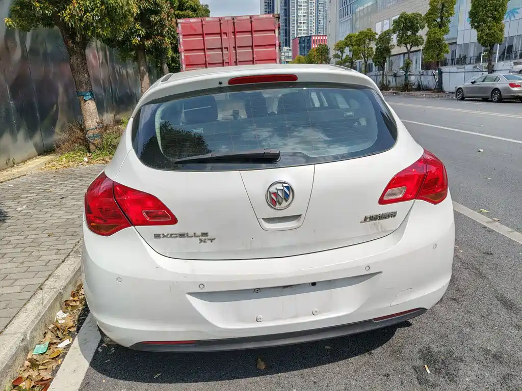 Buick Excelle 2015 — фото 12