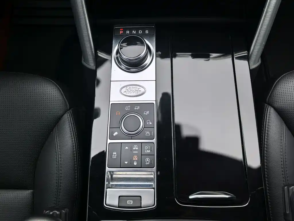 Land Rover Discovery 2018 — фото 12
