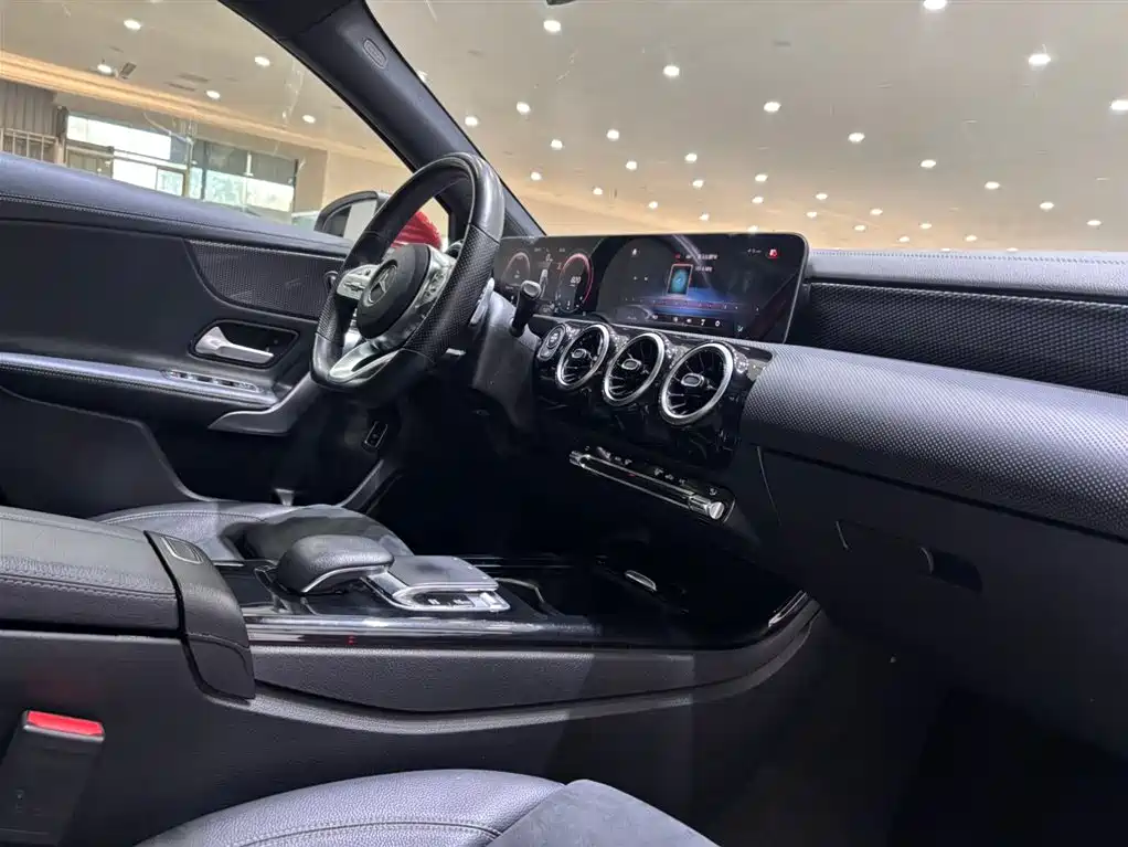 Mercedes-Benz A-Class 2020 — фото 3