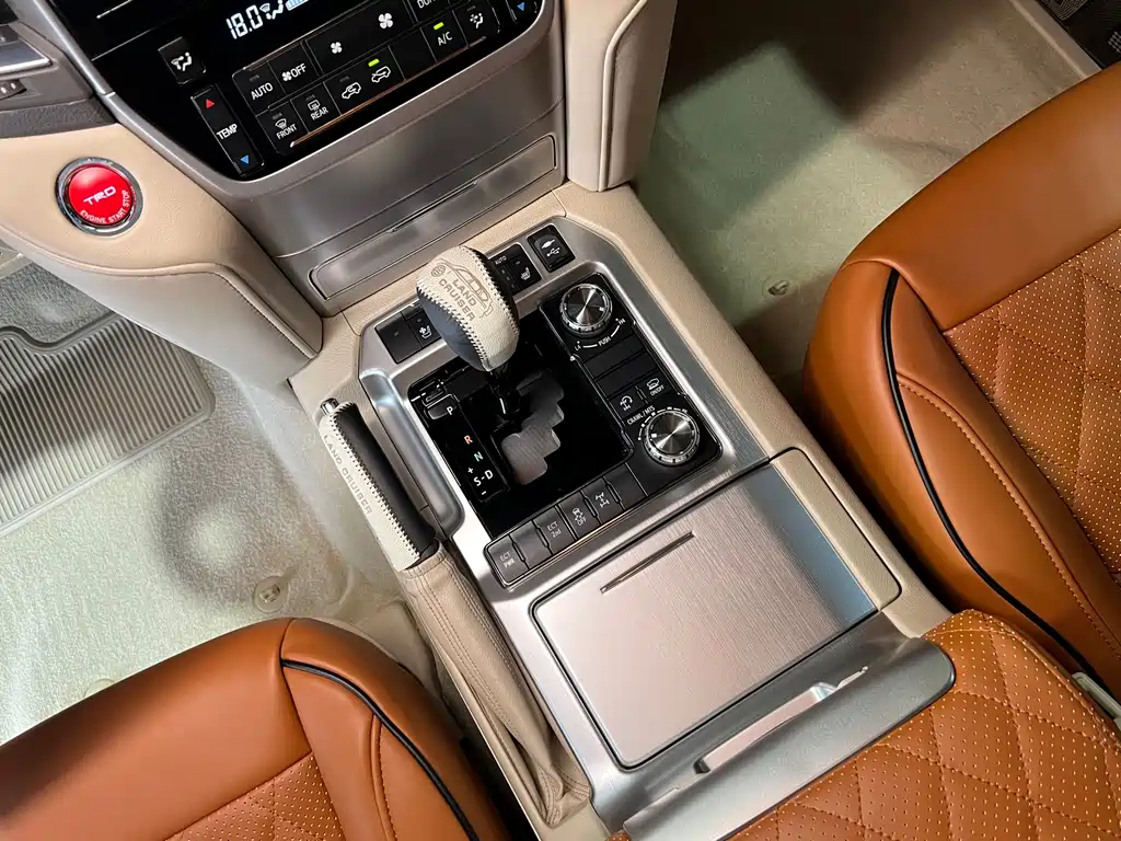 Toyota Land Cruiser 2019 — фото 16