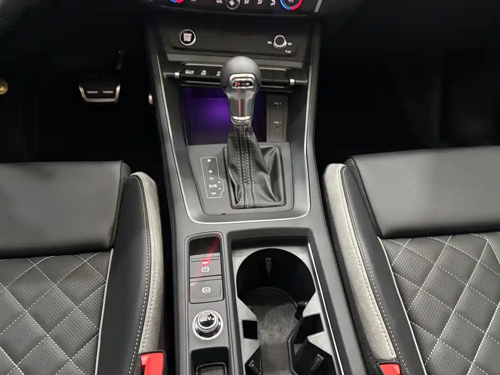 Audi Q3 Sportback 2025 — фото 20