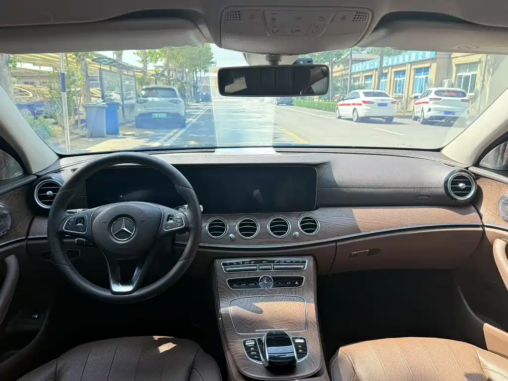 Mercedes-Benz E-Class 2018 — фото 8