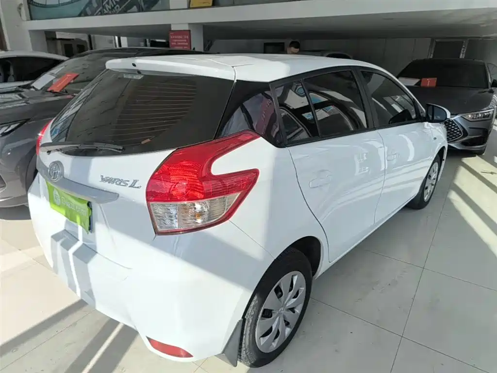 Toyota Yaris L 2015 — фото 7