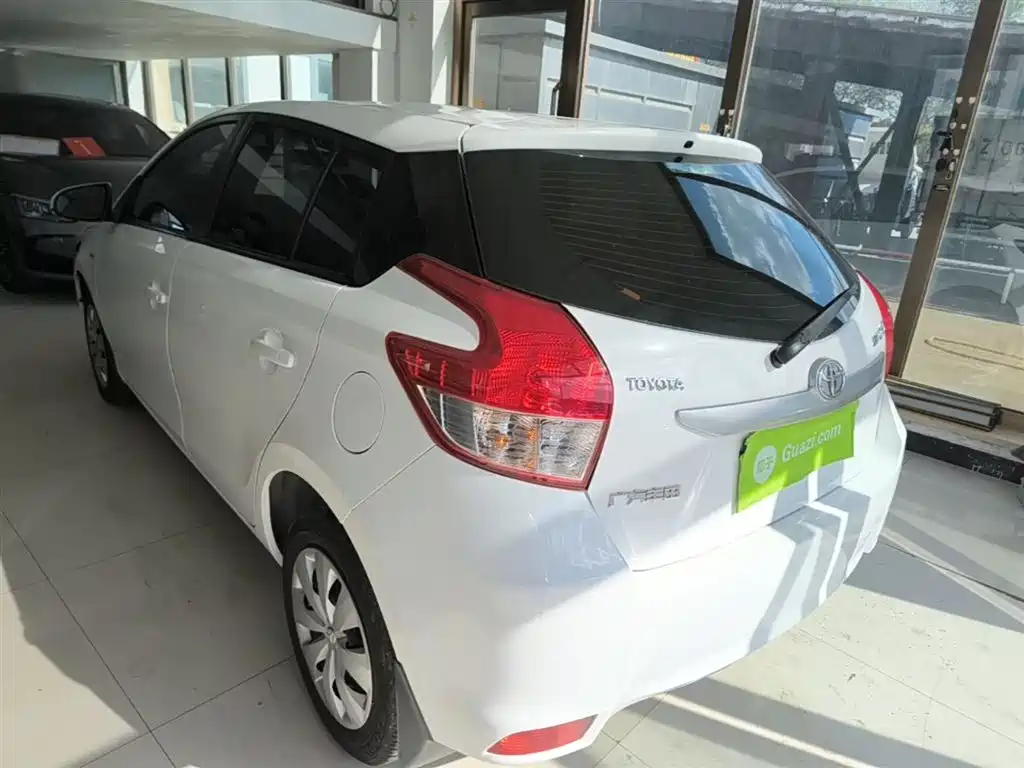 Toyota Yaris L 2015 — фото 5
