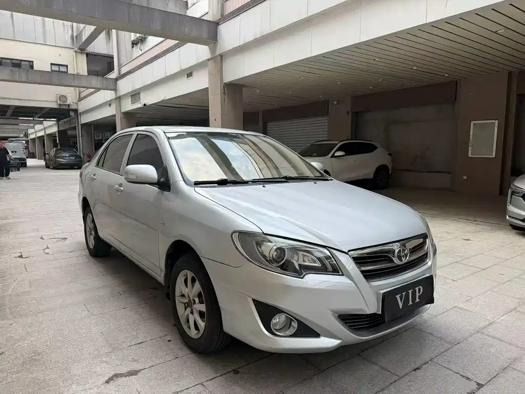 Toyota Corolla 2015 — фото 3