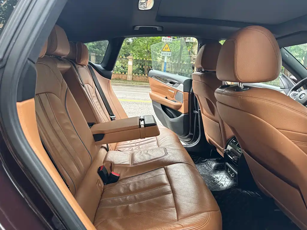 BMW 6 Series GT 2018 — фото 18