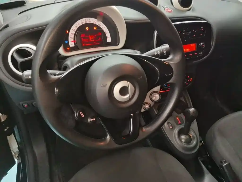 smart fortwo 2017 — фото 11