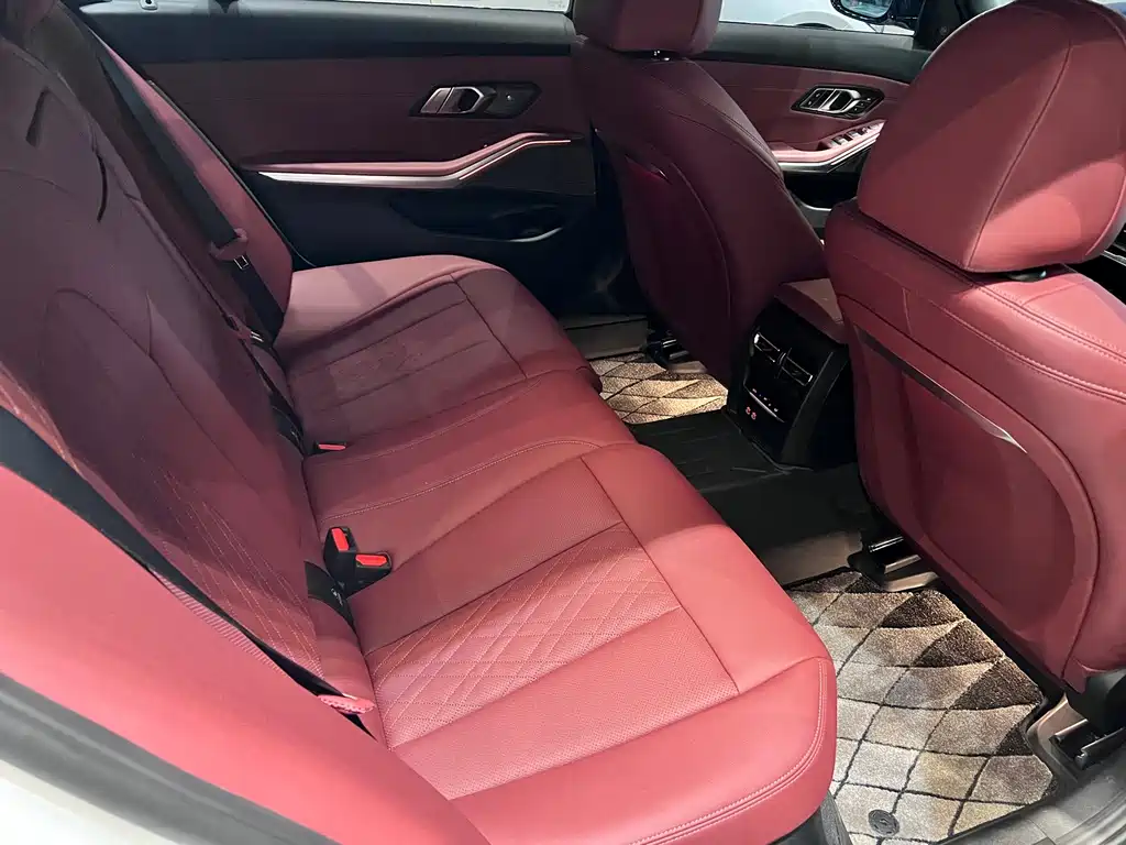 BMW 3 Series 2025 — фото 17