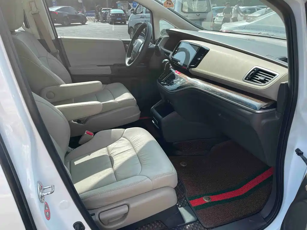 Honda Odyssey 2018 — фото 11