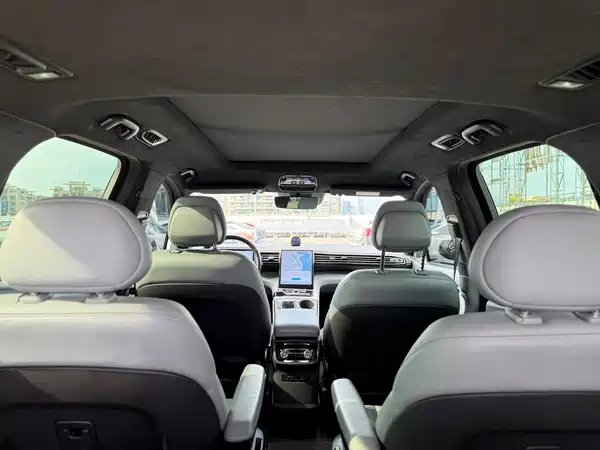 NIO ES8 2021