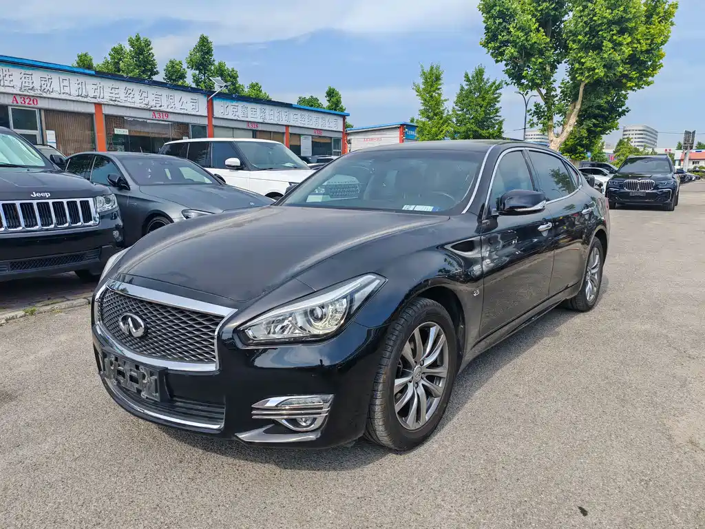 Infiniti Q70 2015