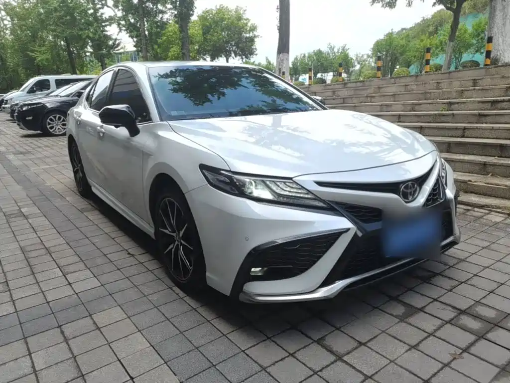 Toyota Camry 2022 — фото 4