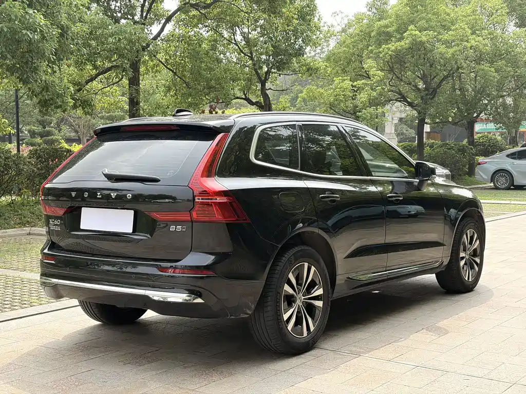 Volvo XC60 2022 — фото 13