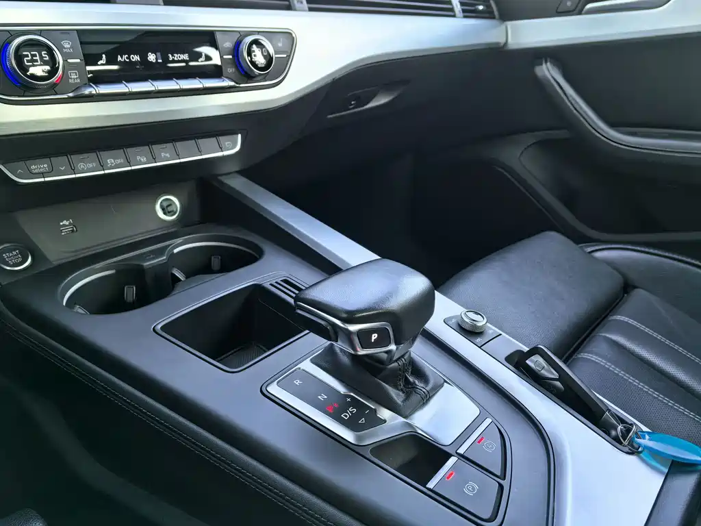 Audi A4L 2023 — фото 10
