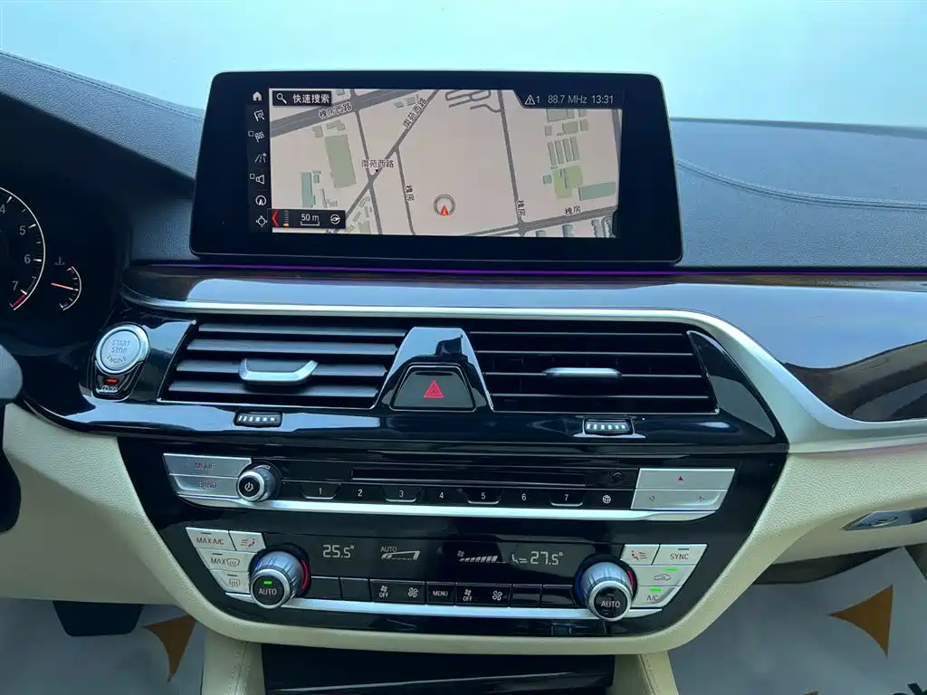 BMW 5 Series 2019 — фото 14