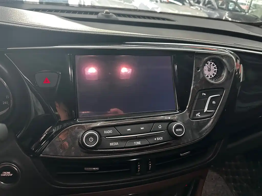 Buick Envision Plus 2019 — фото 10