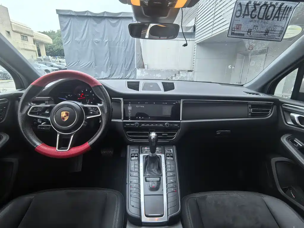 Porsche Macan 2019 — фото 11