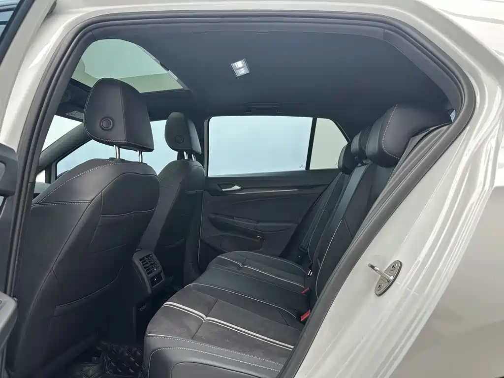 Volkswagen Golf 2024