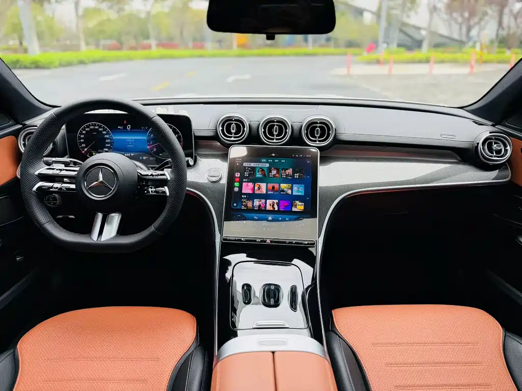 Mercedes-Benz C-Class 2023 — фото 3