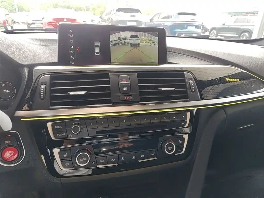 BMW 3 Series 2018 — фото 13