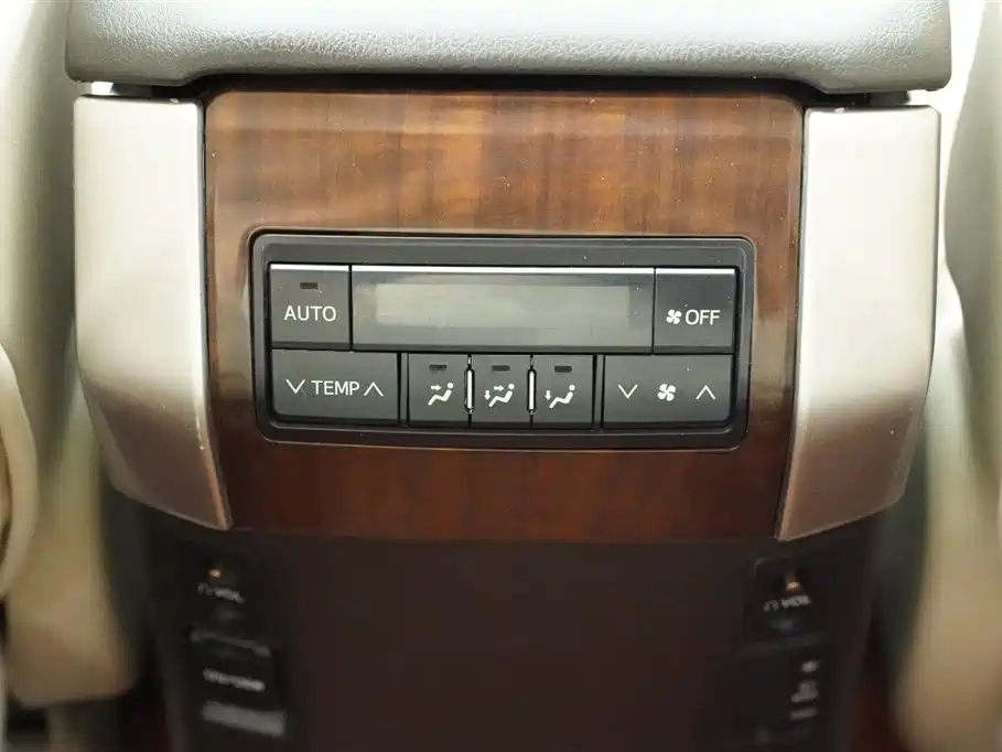 Toyota Prado 2011 — фото 22