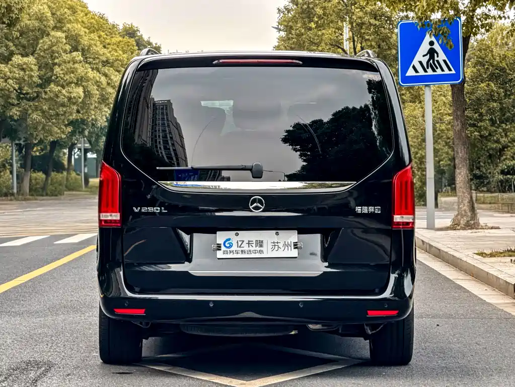 Mercedes-Benz V-Class 2022 — фото 30