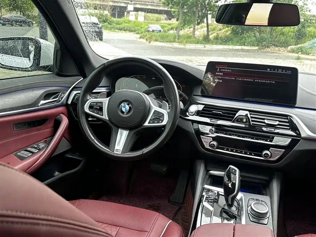 BMW 5 Series 2022 — фото 11