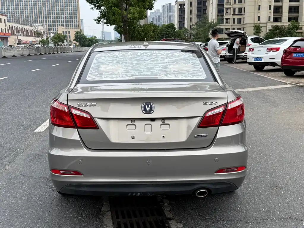 Changan Eado 2016 — фото 8