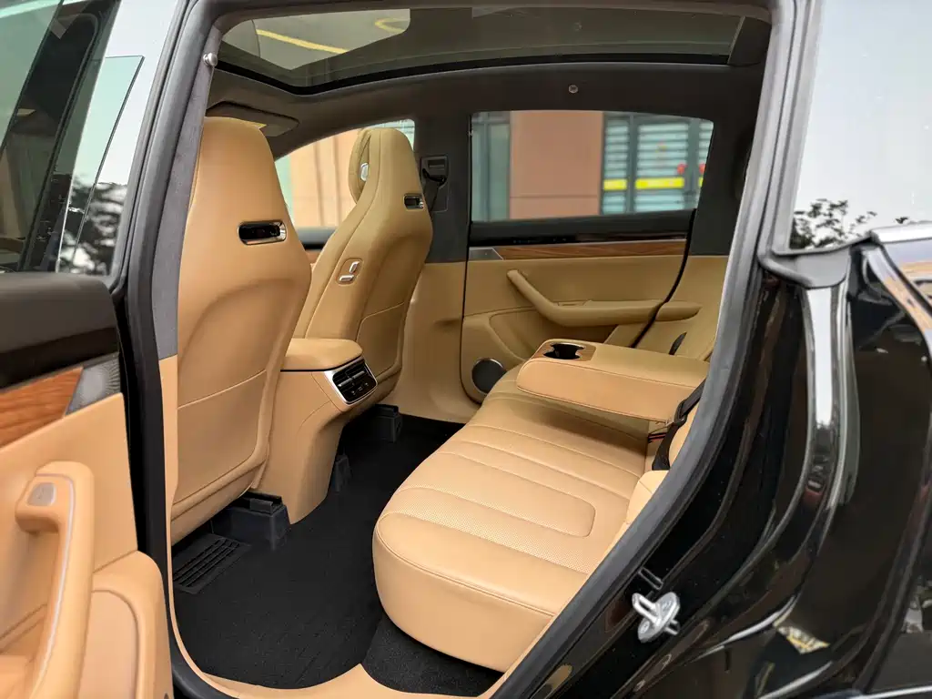 Luxeed Zhijie R7 2024