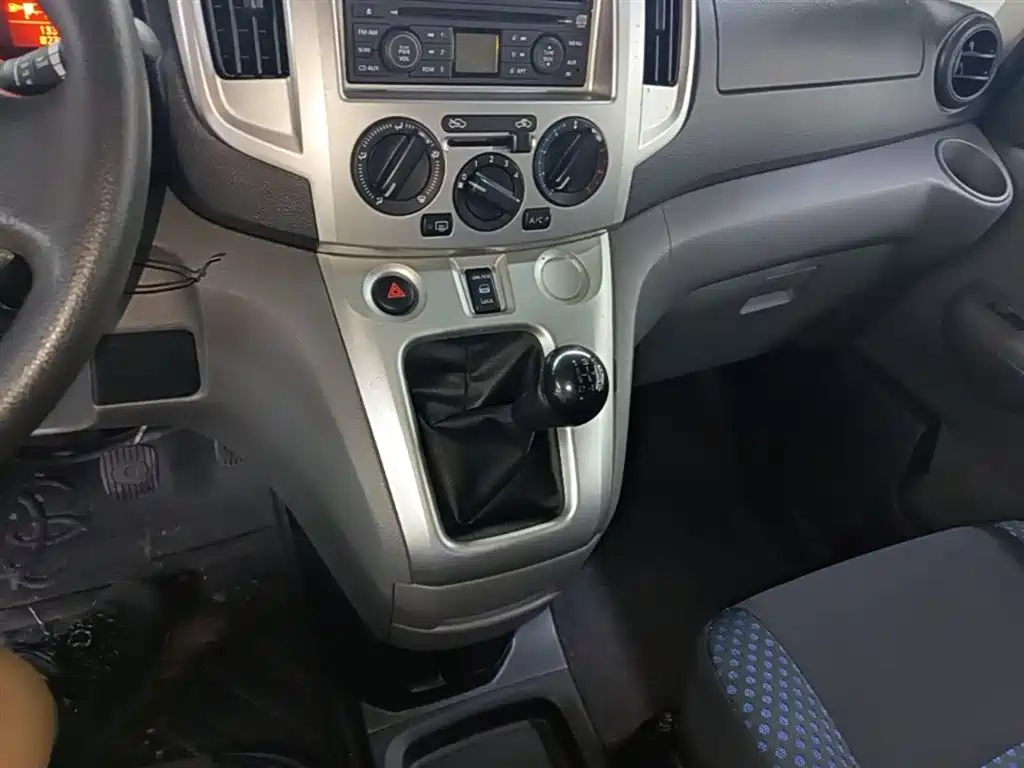 Nissan NV200 2014 — фото 14