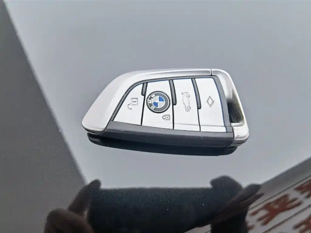 BMW 5 Series 2019 — фото 19