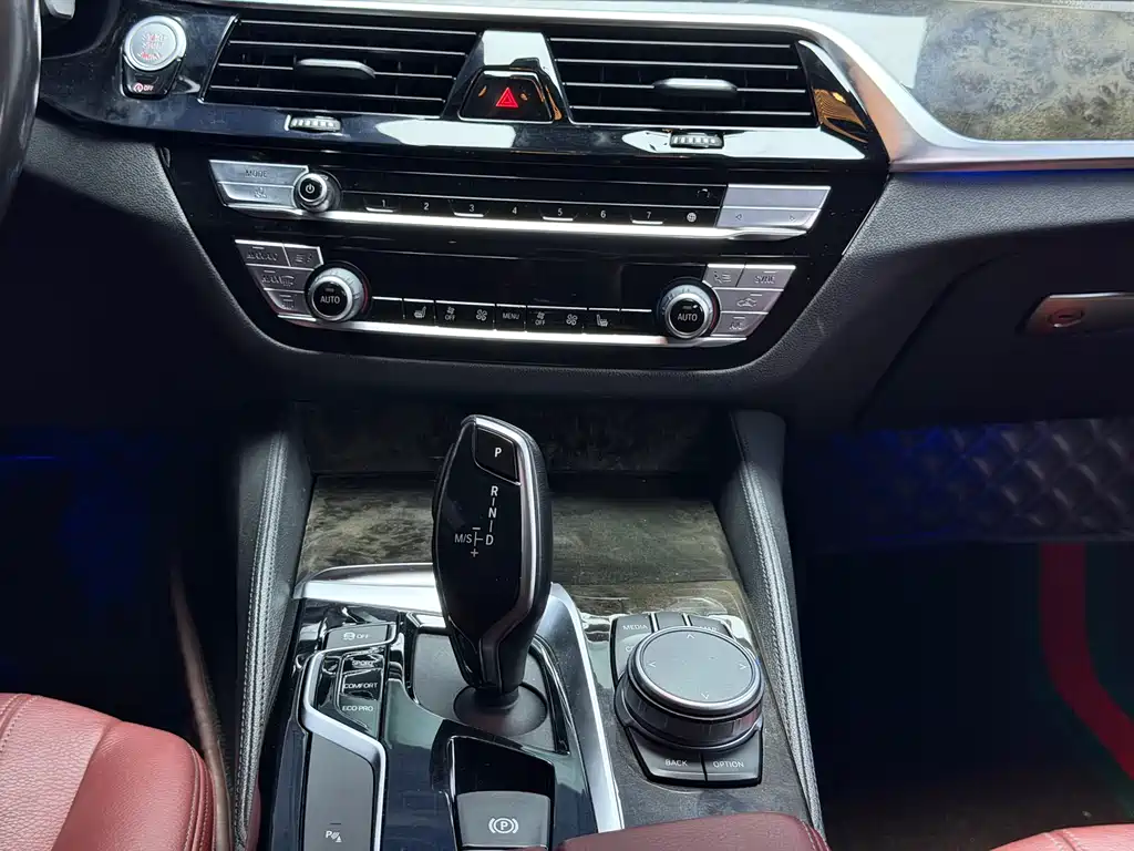 BMW 5 Series 2020 — фото 12