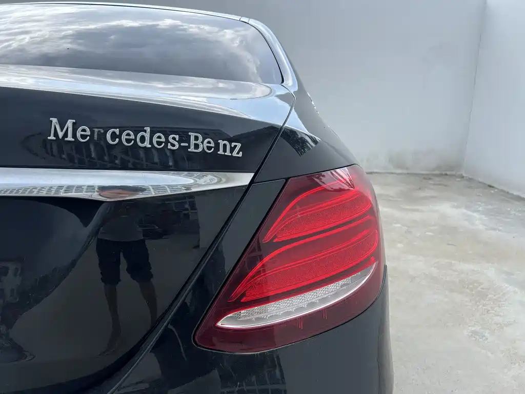 Mercedes-Benz E-Class 2018 — фото 15