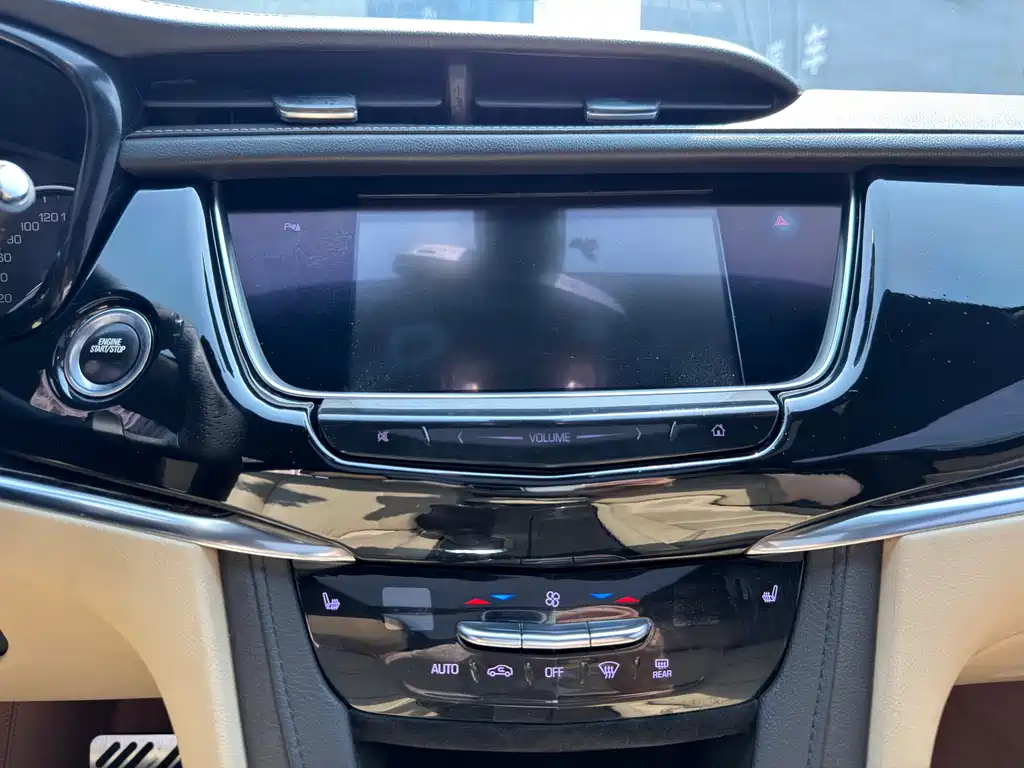 Cadillac XT5 2018 — фото 16
