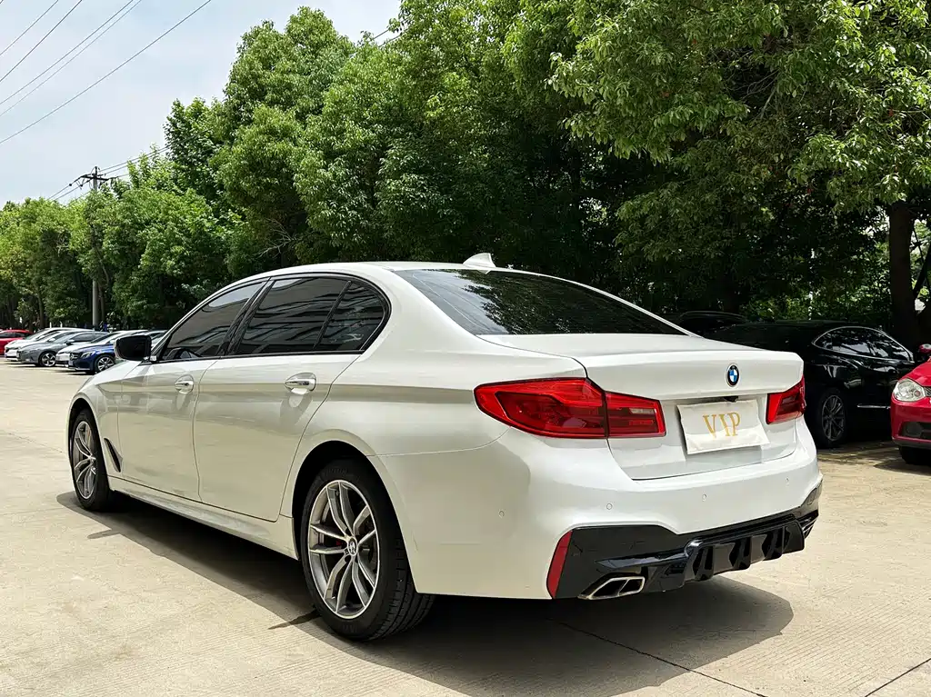 BMW 5 Series 2018 — фото 12