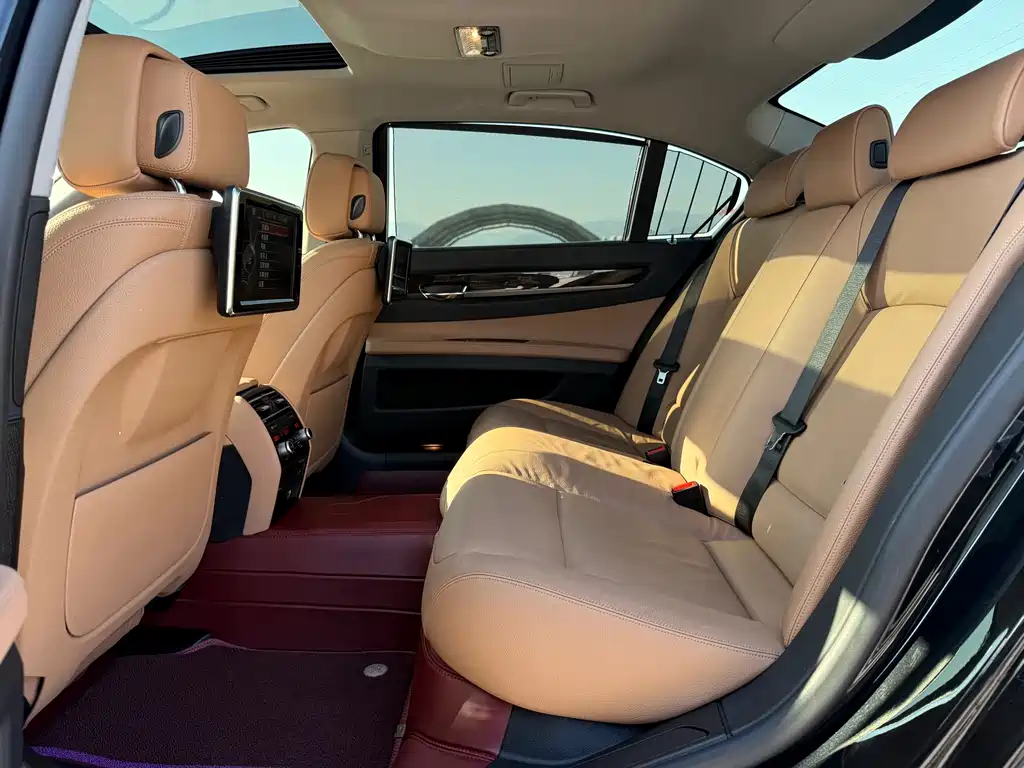 BMW 7 Series 2015 — фото 26
