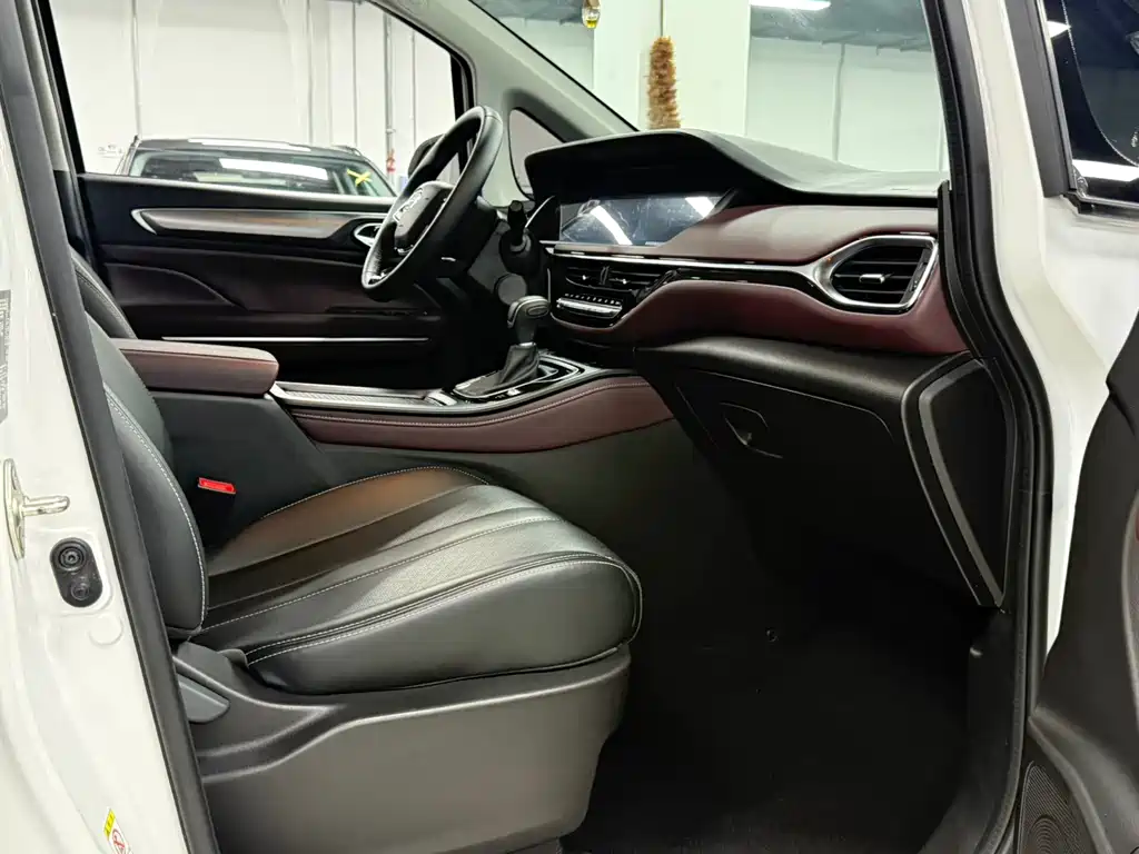 GAC Motor Trumpchi M6 2022 — фото 18