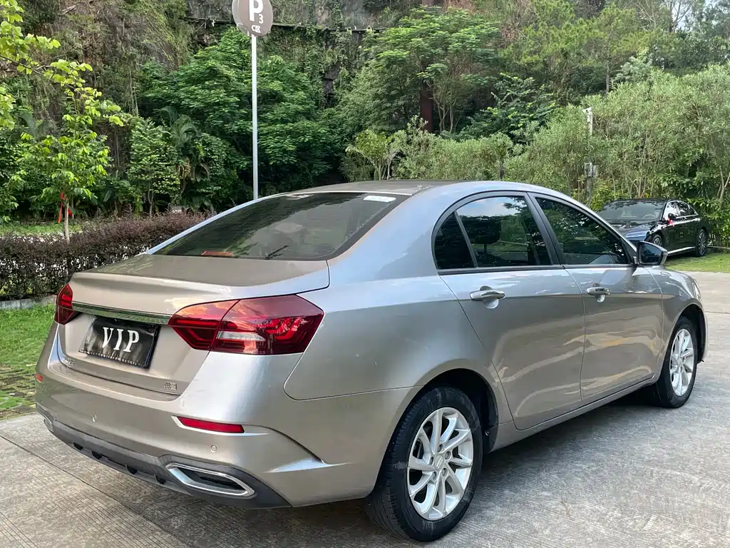 Geely Emgrand 2022 — фото 12