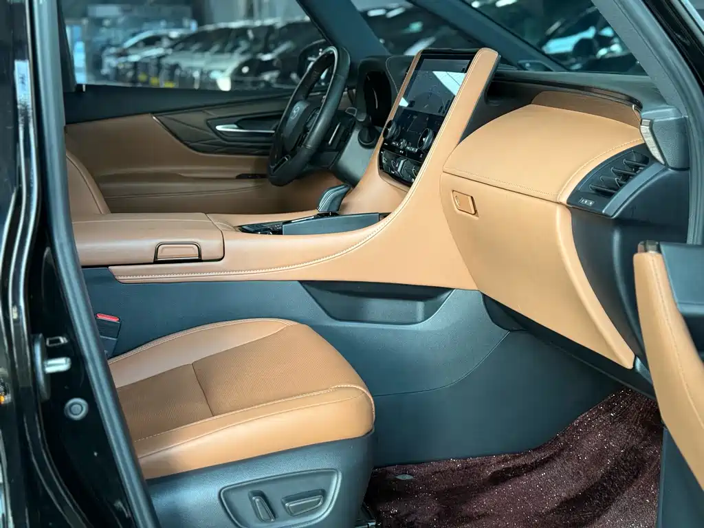 Toyota Alphard 2024 — фото 20