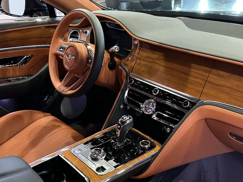 Bentley Flying Spur PHEV 2024 — фото 12