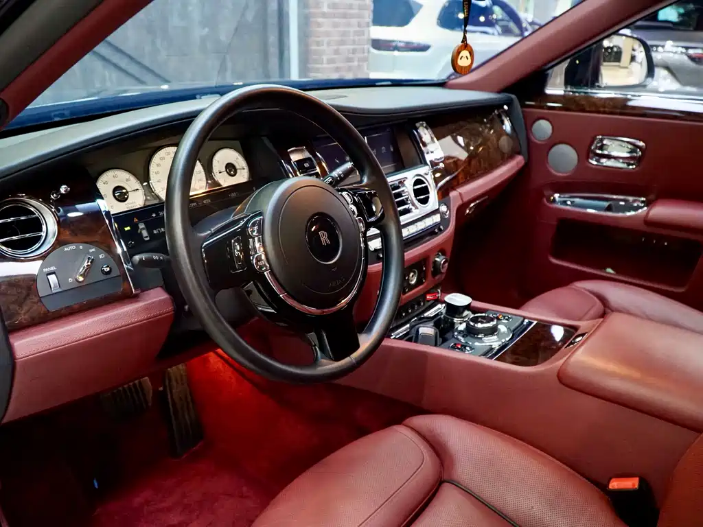 Rolls-Royce Ghost 2016 — фото 6