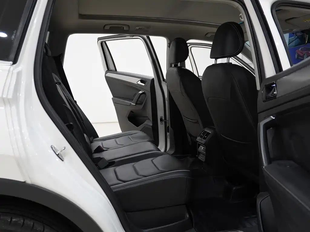 Volkswagen Tiguan L 2018 — фото 11