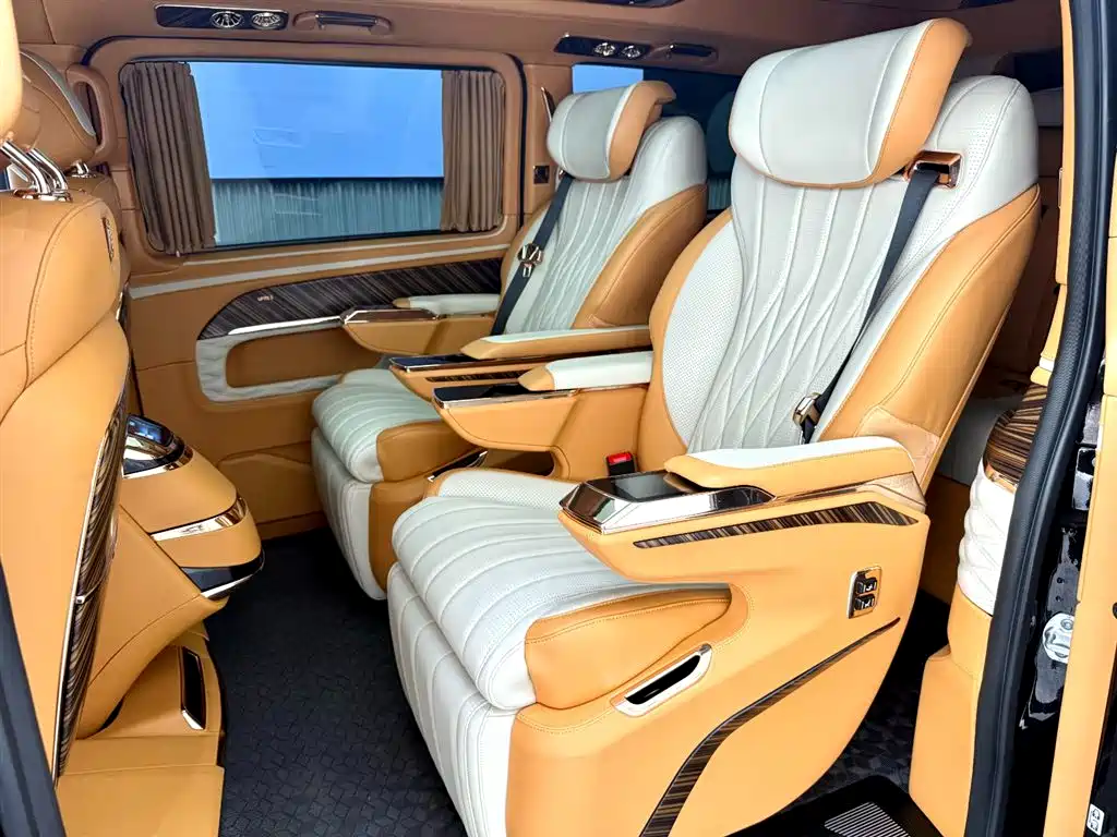 Mercedes-Benz V-Class 2024 — фото 24
