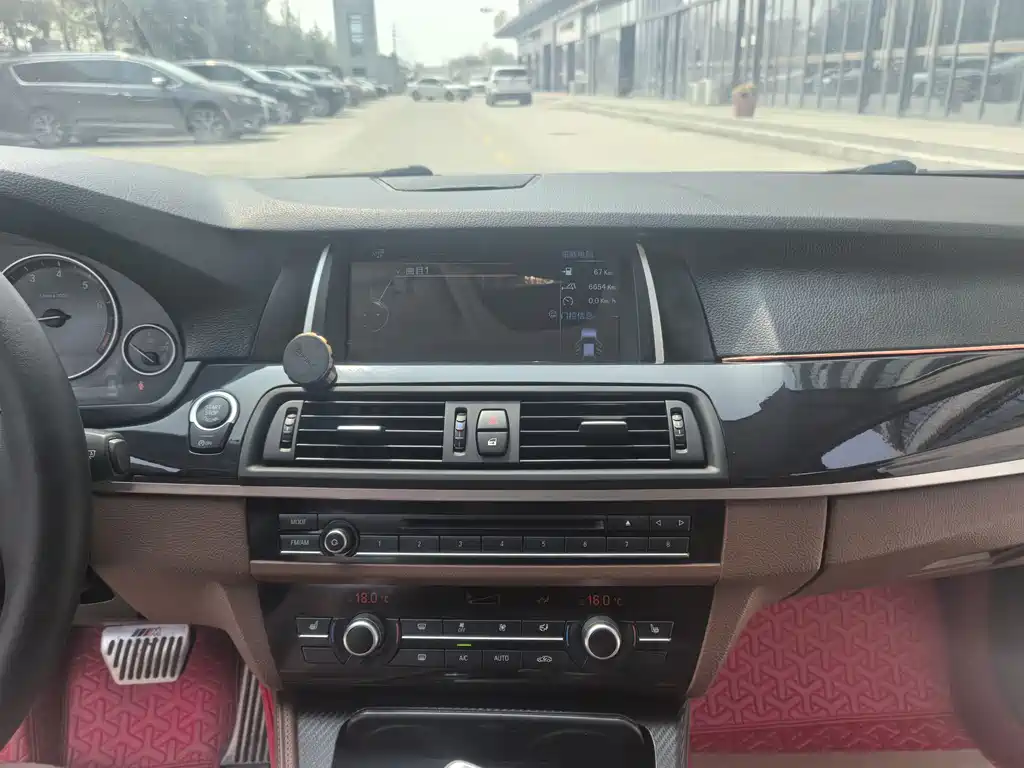 BMW 5 Series 2016 — фото 23