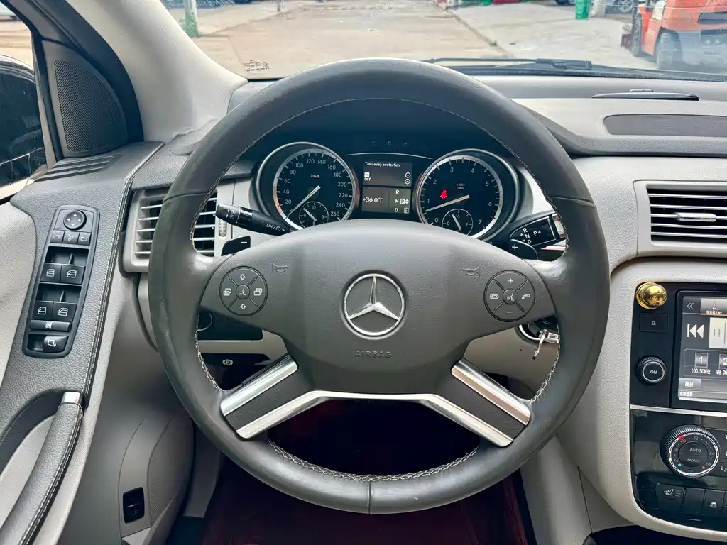 Mercedes-Benz R-Class 2015 — фото 8